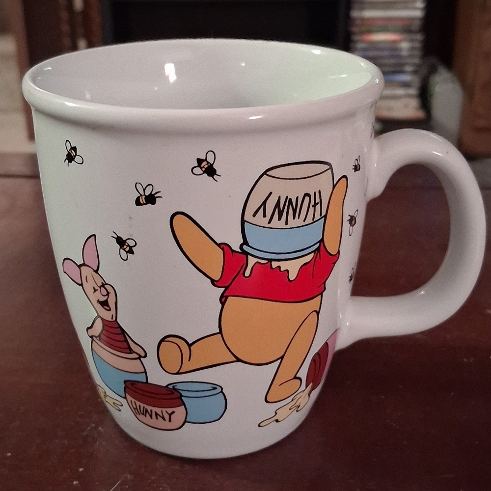WALT DISNEY WINNIE THE POOH & FRIENDS Collectible Mug
